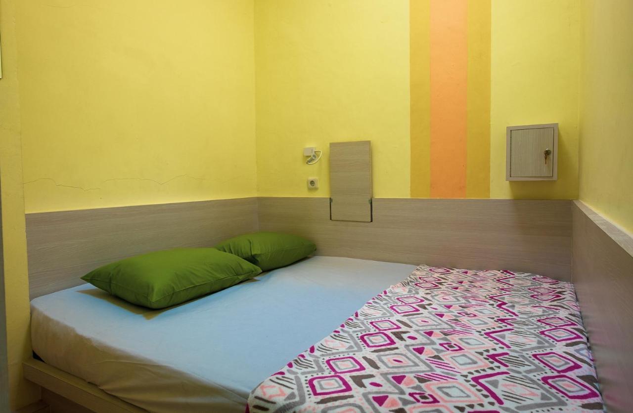 Mel'S Dorm Hostel Jakarta Exterior photo