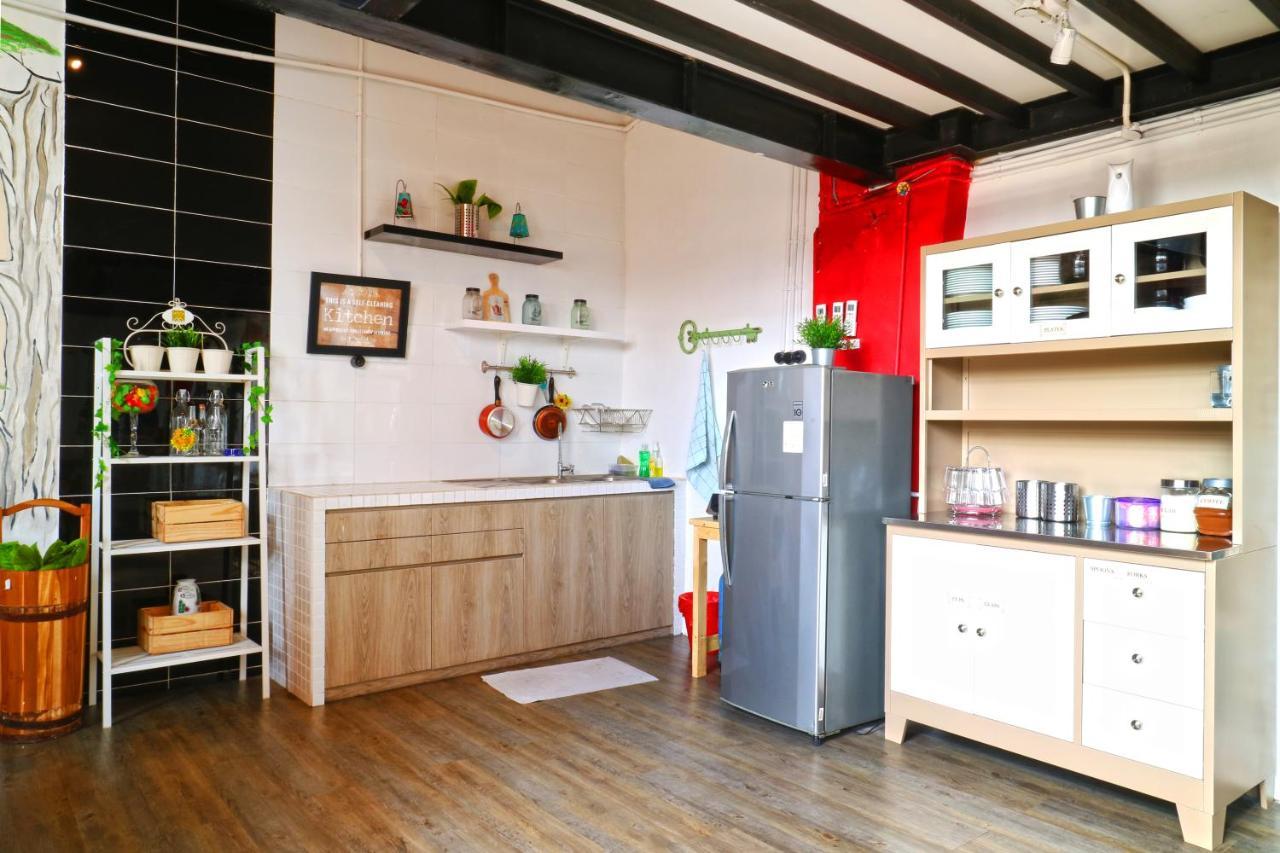 Mel'S Dorm Hostel Jakarta Exterior photo
